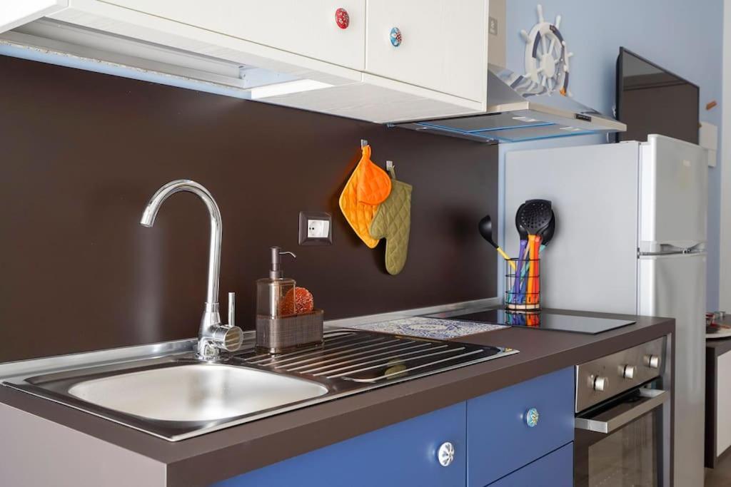 Mediterranea Apartment- Central Station - Free Wifi&Netflix Bari Exterior photo