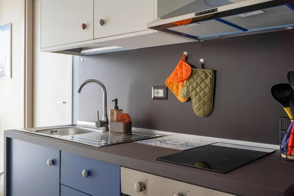 Mediterranea Apartment- Central Station - Free Wifi&Netflix Bari Exterior photo