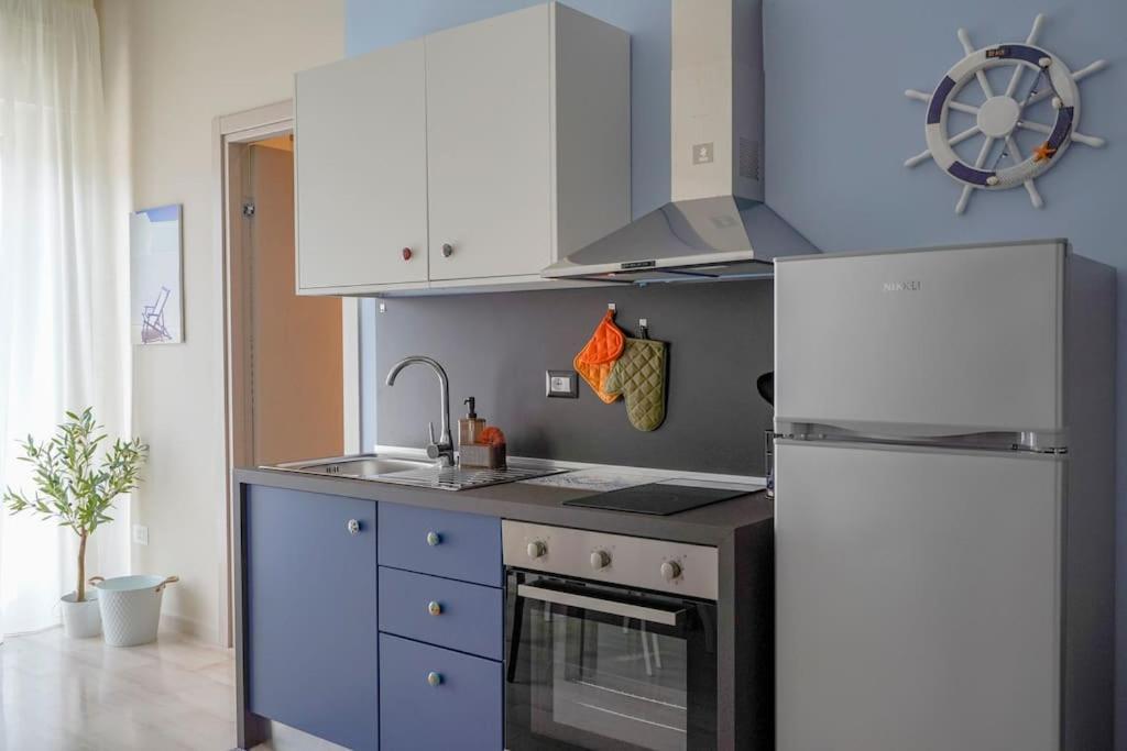 Mediterranea Apartment- Central Station - Free Wifi&Netflix Bari Exterior photo