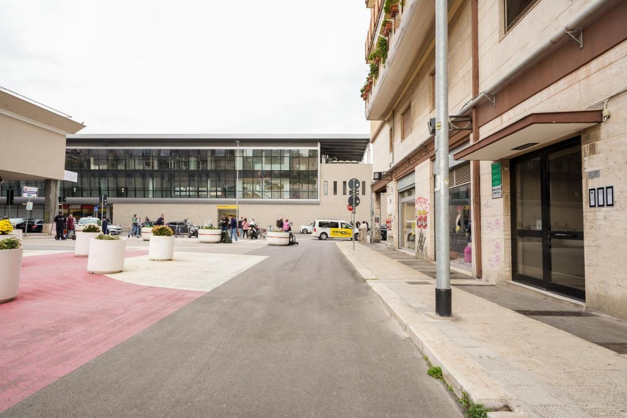 Mediterranea Apartment- Central Station - Free Wifi&Netflix Bari Exterior photo