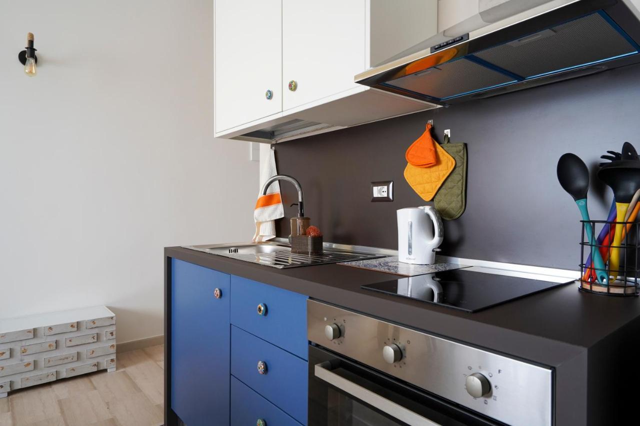 Mediterranea Apartment- Central Station - Free Wifi&Netflix Bari Exterior photo