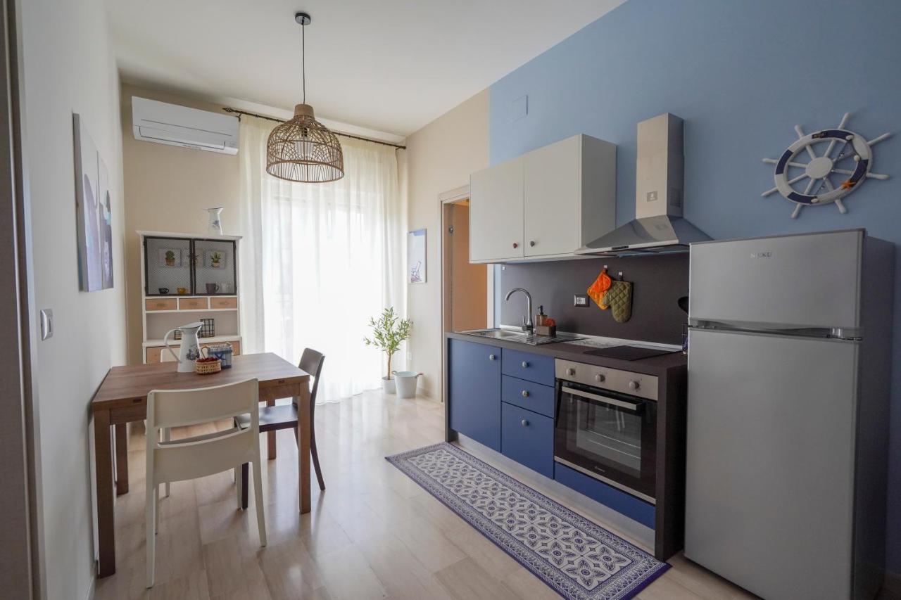 Mediterranea Apartment- Central Station - Free Wifi&Netflix Bari Exterior photo
